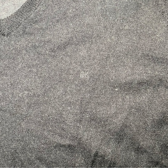 Calvin Klein Men's 100% Italian Merino Wool V Neck Sweater Size XL EUC - Picture 3 of 5